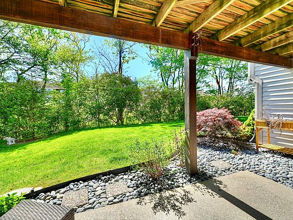 4th image of 527 Fincastle Ln