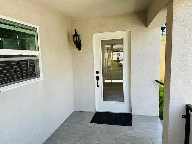 3 bed, 858 sqft, $3,800 — Photo 4
