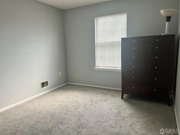 3rd image of 266 Kempsey Dr