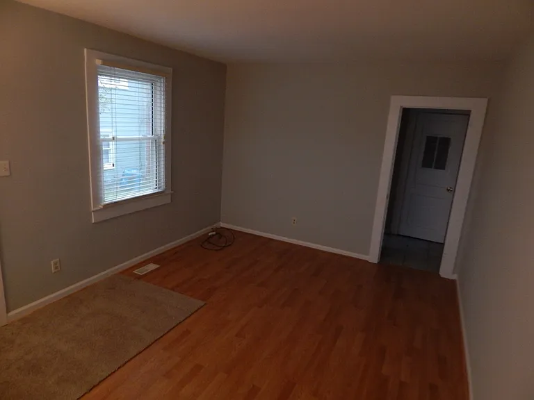 24 W Greensboro St #B — Photo 4