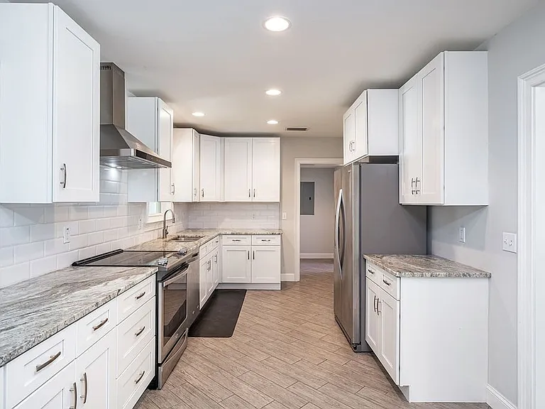 4200 W Beachway Dr — Photo 7
