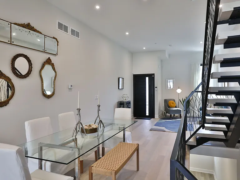 2541 Turner St — Photo 7