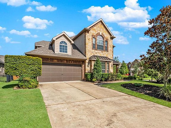 2nd image of 22 S Victoriana Cir