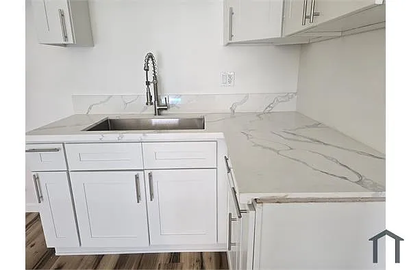 Building Photo - 4768 Willow Brook Ave #4760