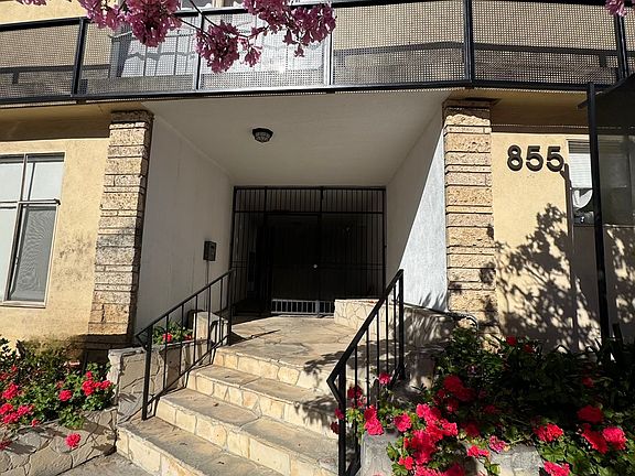 4th image of 855 Moraga Dr APT 3