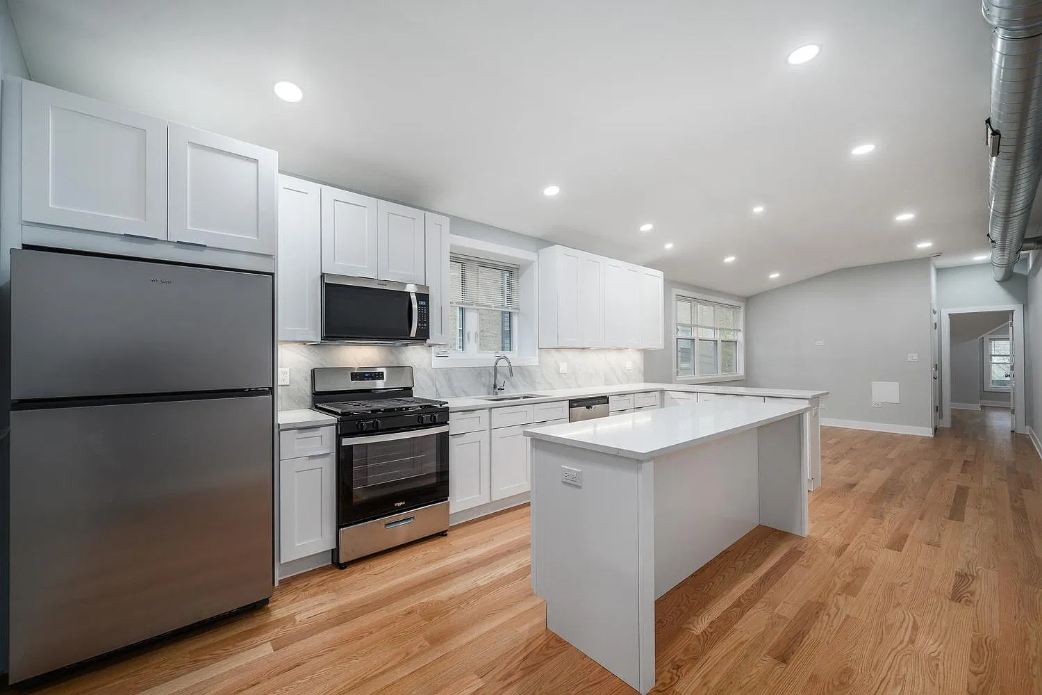 3 bed, 1600 sqft, $4,600 — Photo 4