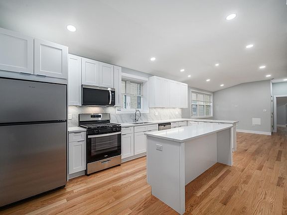 4th image of 3942 N Bell Ave #2