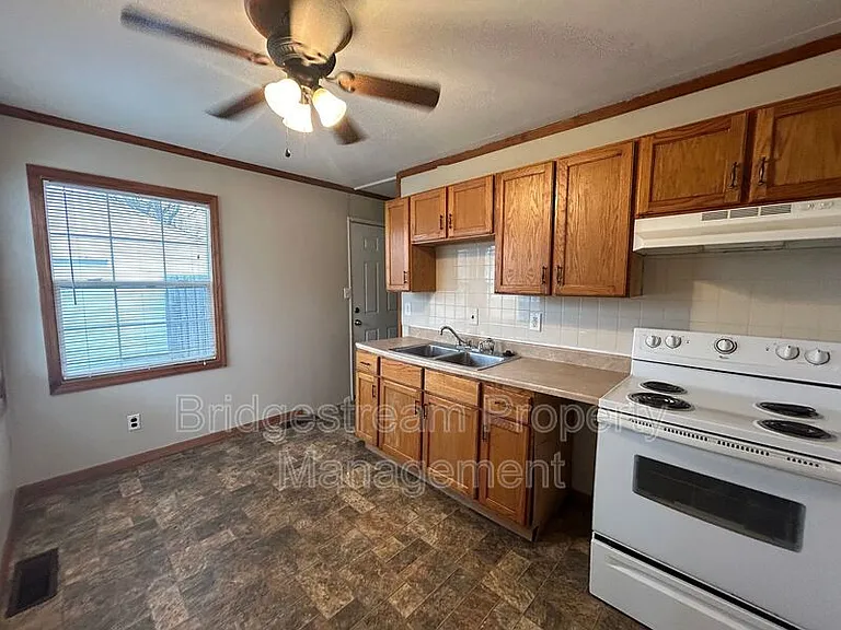 2937 Prentice Dr — Photo 3