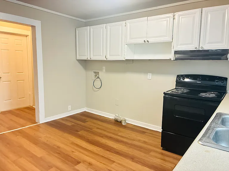 403 S Yates St — Photo 4