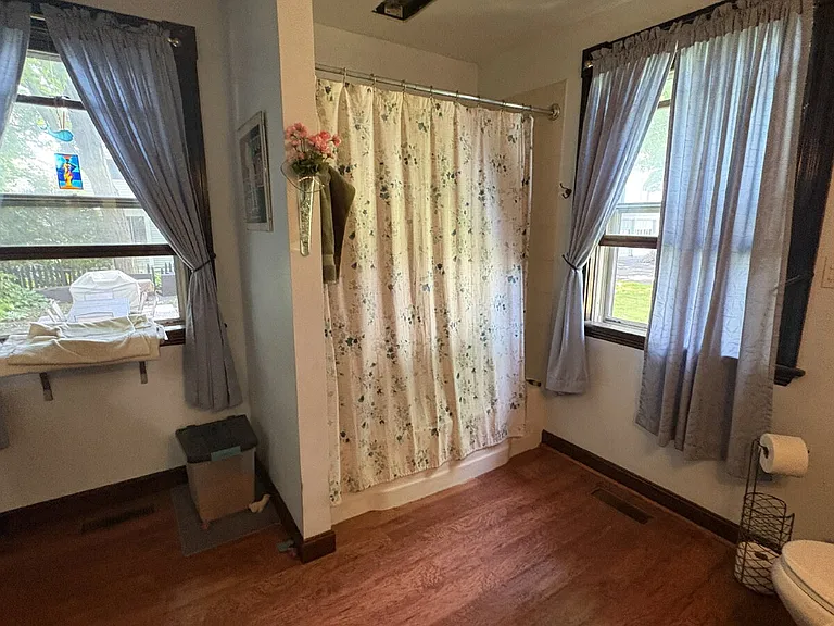 342 Main St — Photo 33