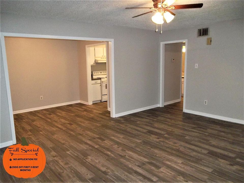 Living room/Dining Area