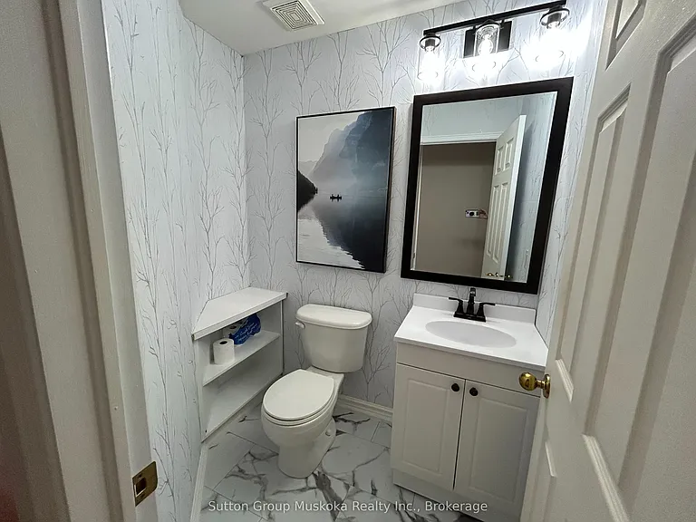 44 King William St #3 — Photo 8