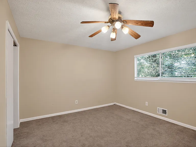 2501 Hartford Dr — Photo 6