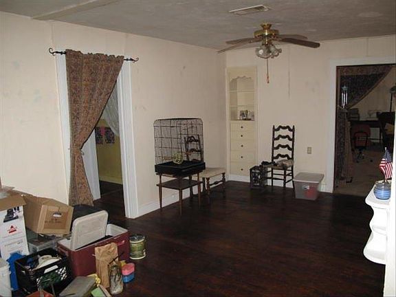 2nd image of 211 Broadway Ave