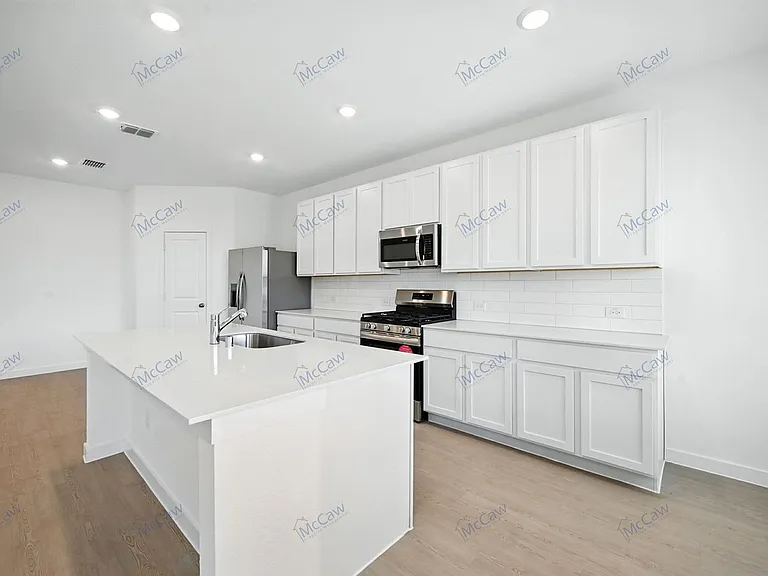 1813 Spruce Cir — Photo 7