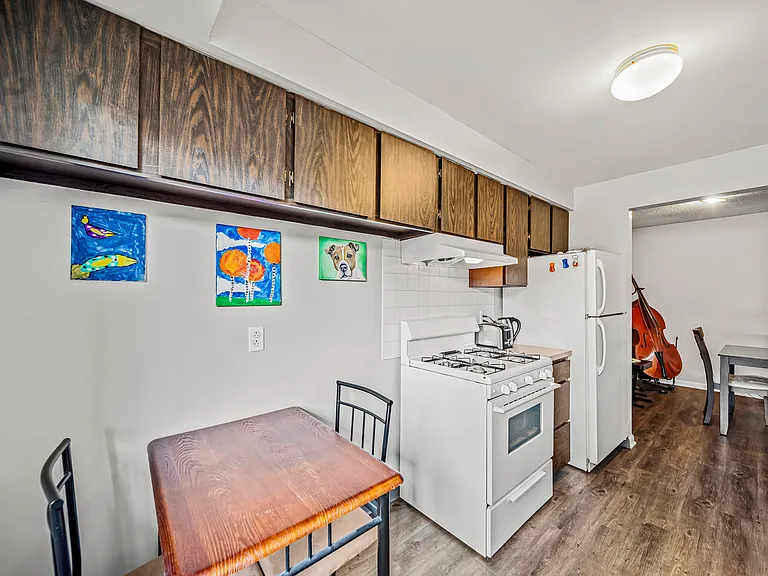 Heatherstone Apartments — Photo 15