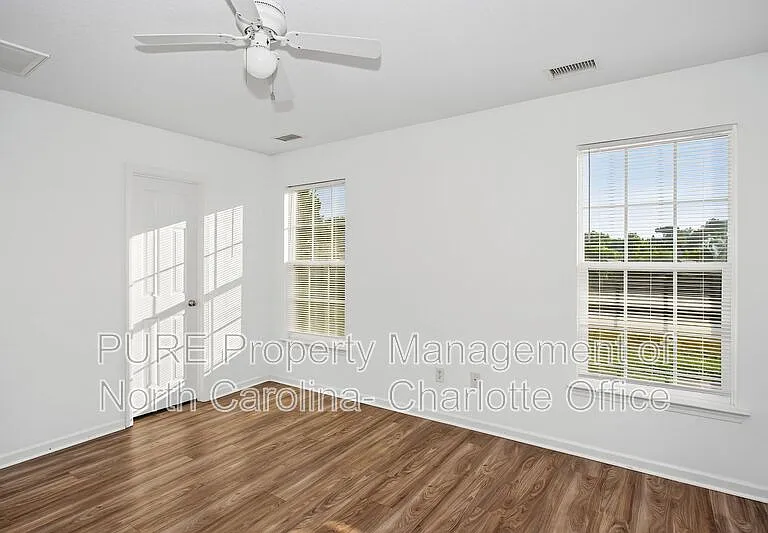 2910 Bridgeville Ln — Photo 15