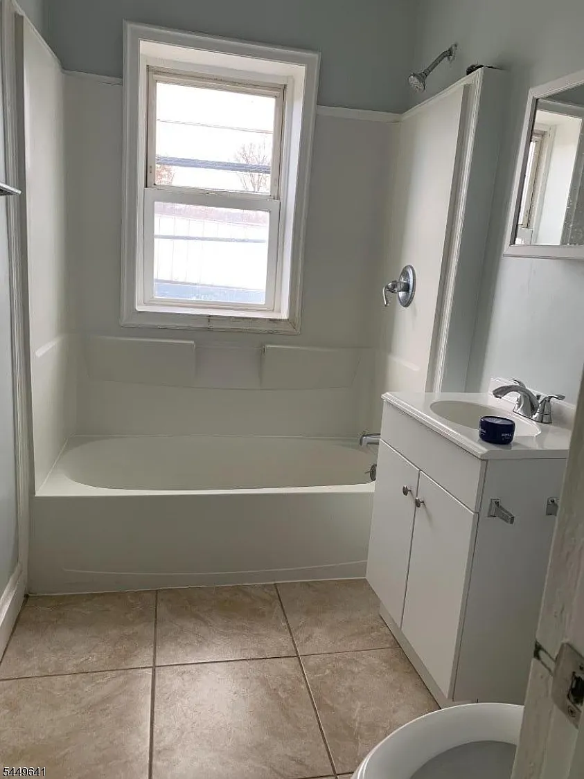 2 bed, 1.0 bath, $2,100 — Photo 3
