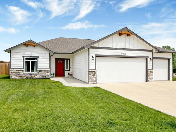 17296 Driftwood Bnd, Wamego, KS 66547