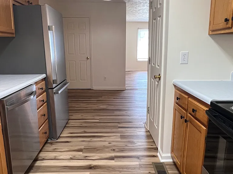 1046 Bridge Ave — Photo 12