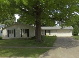 1823 Judy Ln, Dekalb, IL 60115