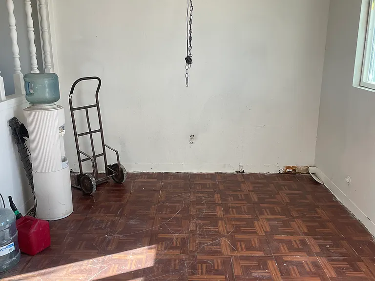 21281 Park Ave — Photo 11