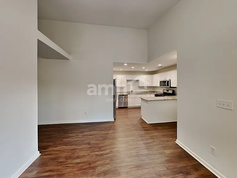 408 Fairlawn Dr — Photo 5
