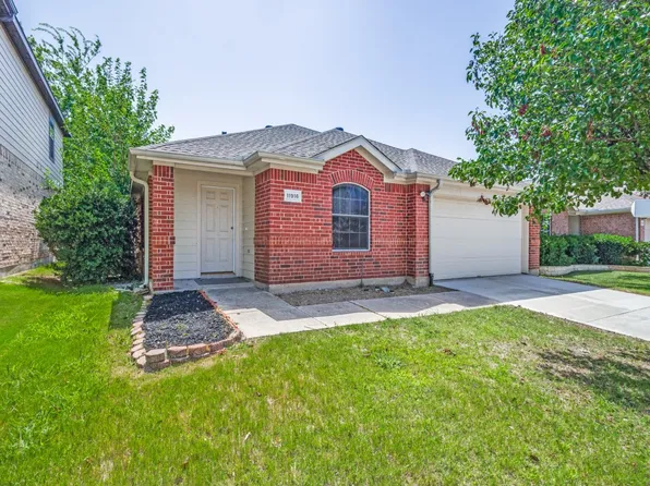 11916 Hickory Cir, Fort Worth, TX 76244