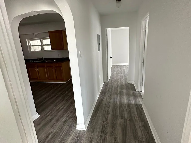 526 Sumner St — Photo 10