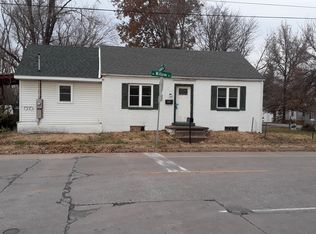 900 W Willow St, Carbondale, IL 62901