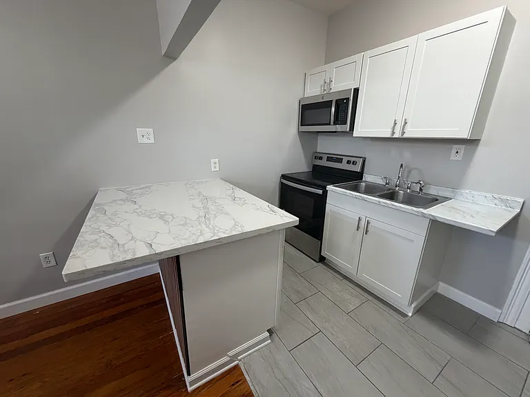 3437 Freret St — Photo 13