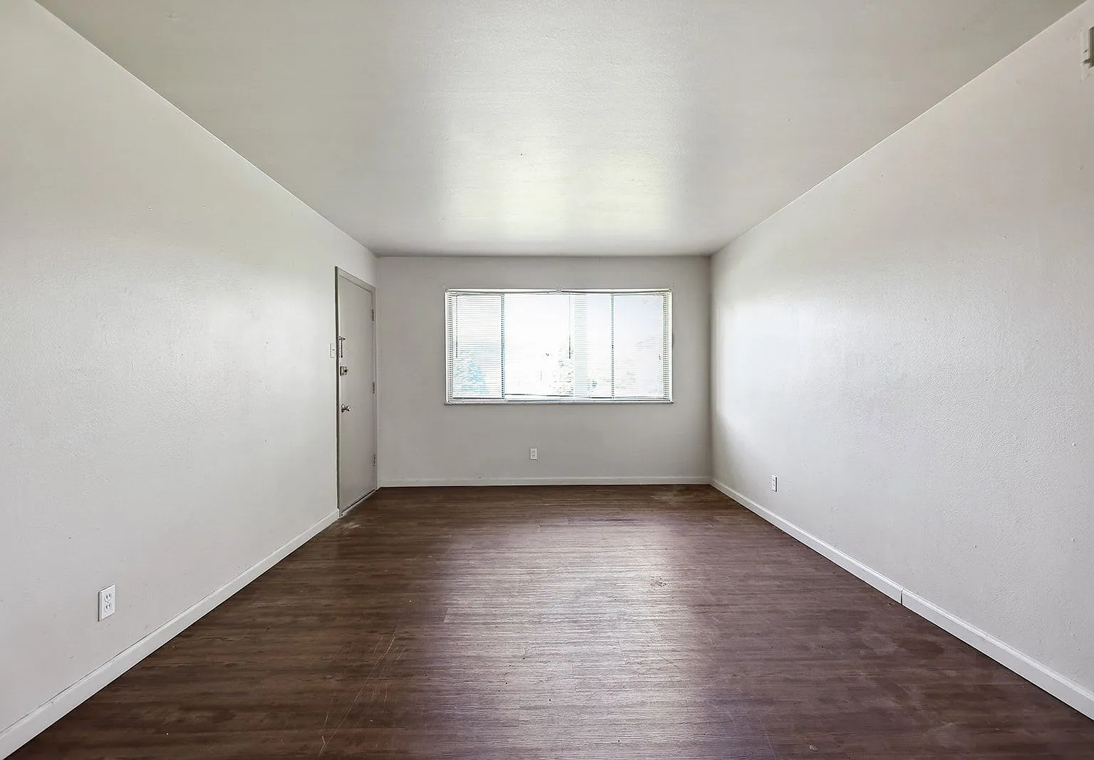 2 bed, 1.0 bath, $950 — Photo 4