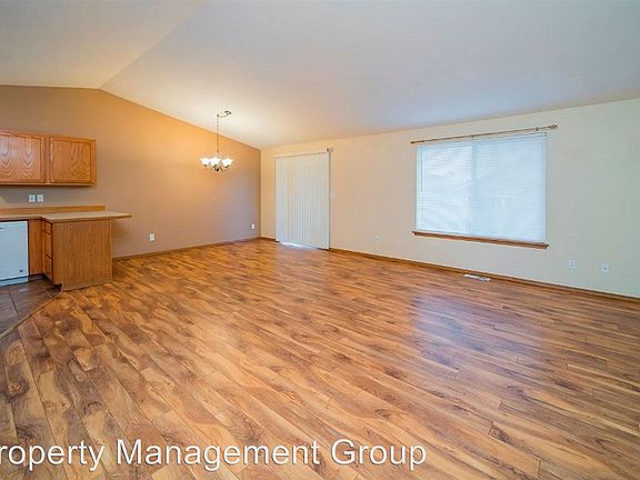 3rd image of 5902 106th Pl NE