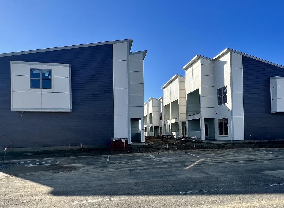 1st image of 215 Canvasback Dr