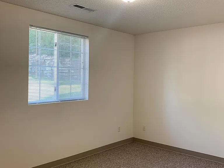 923 Boston Way — Photo 6