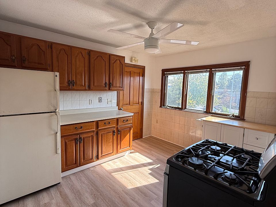 1st image of 374 Riverside Ave #2