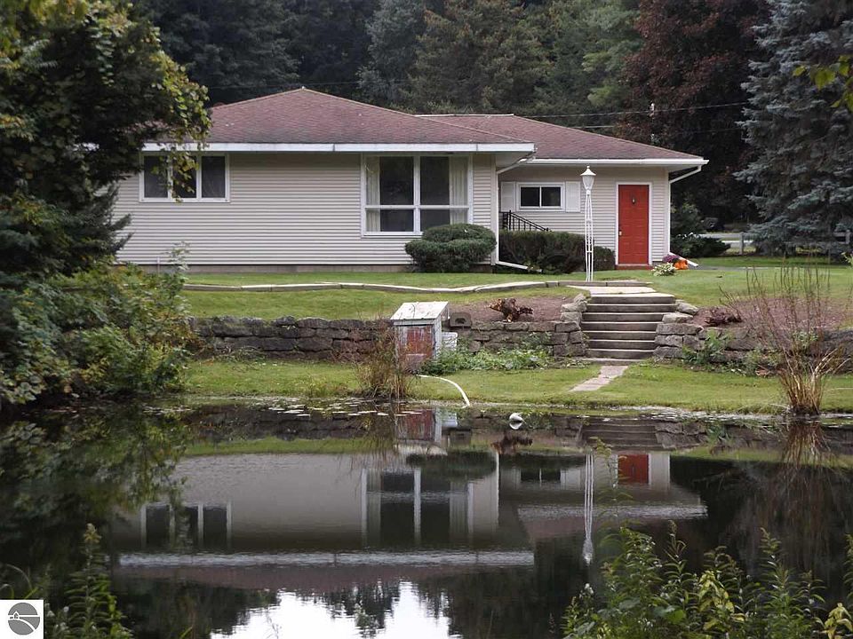 1st image of 3684 Central Park Dr