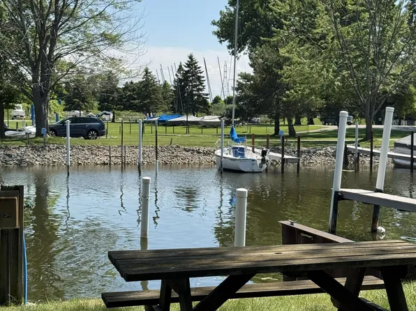 4952 Oak St, Bay City, MI 48706