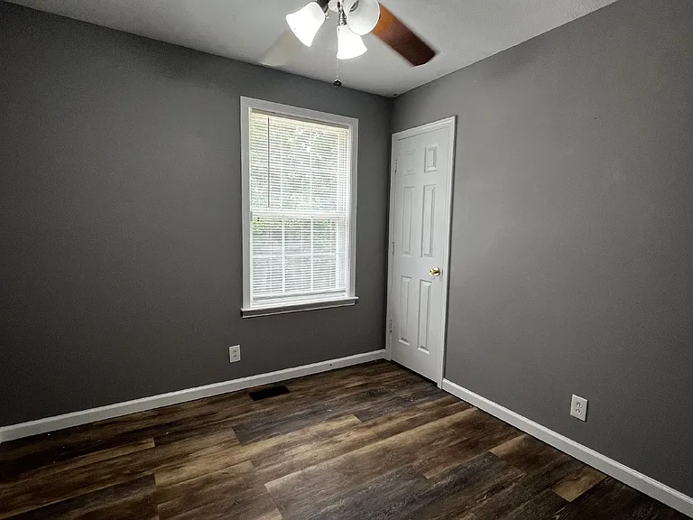 578 Somerset Ln — Photo 9