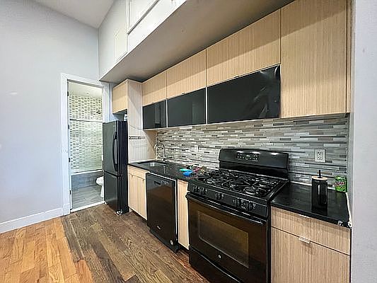 4th image of 91 Jefferson St #4