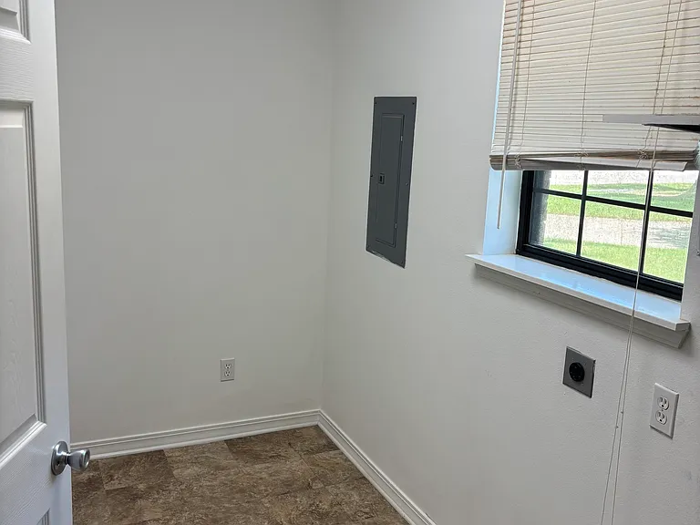 1805 Venus Dr — Photo 4
