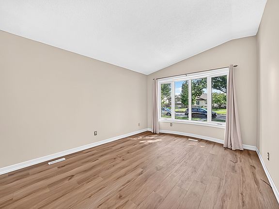 5th image of 226 Devonshire Dr
