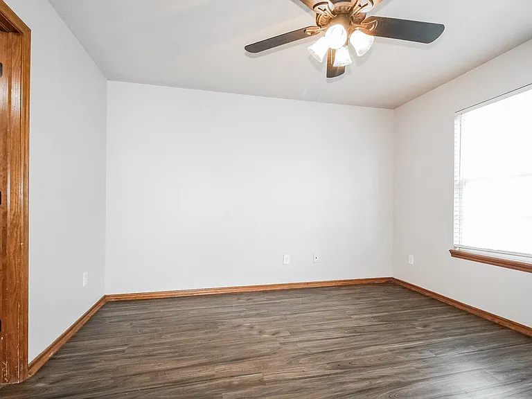 816 Eric Cir — Photo 12