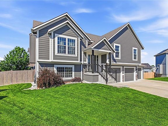 3rd image of 12301 S Burr Oak Cir