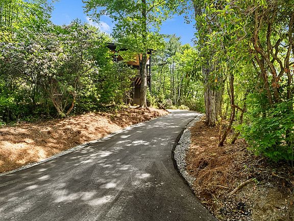3rd image of 180 Hemlock Cir