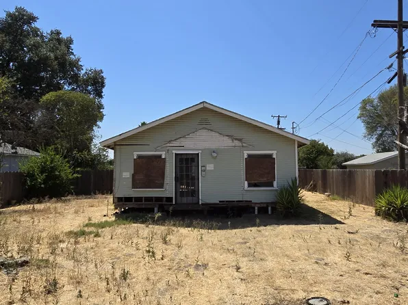 245 Smith Avenue, Lemoore, CA 93245