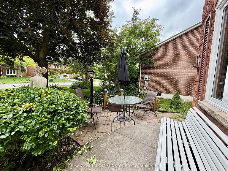 209 Yorkshire Dr — Photo 3