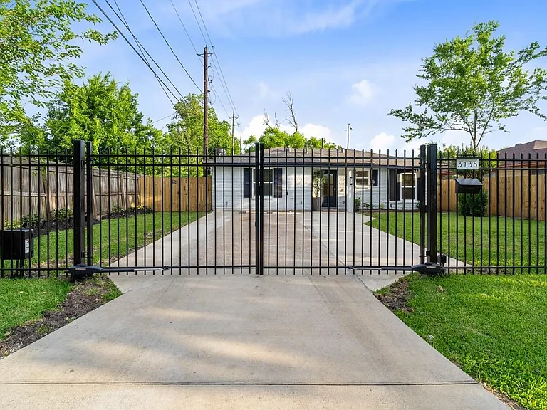 3138 Sunbeam St — Photo 3