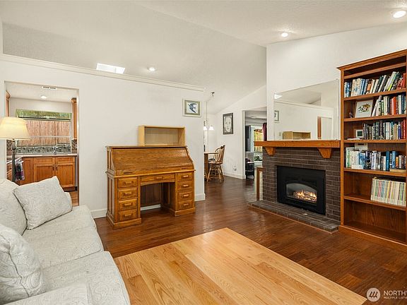 4th image of 16610 3rd Drive SE