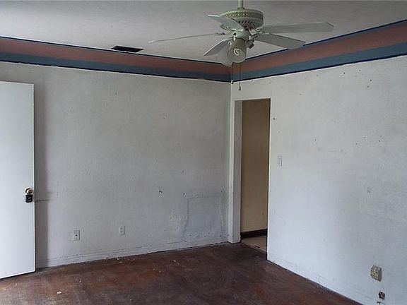 3rd image of 220 49th St N